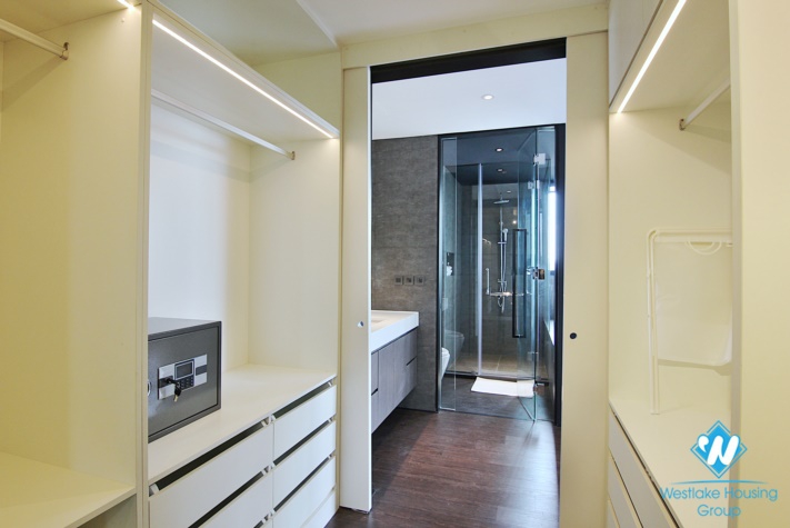 Newly- high end 3 bedroom apartment for rent in Tay Ho